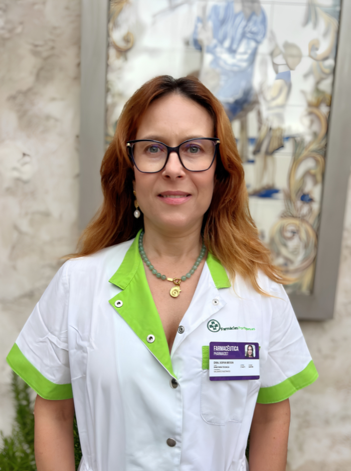 Sofia Bessa, farmacêutica da Farmácia Teixeira Bessa, em contexto profissional.